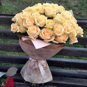 51 кремова роза в Трускавці фото