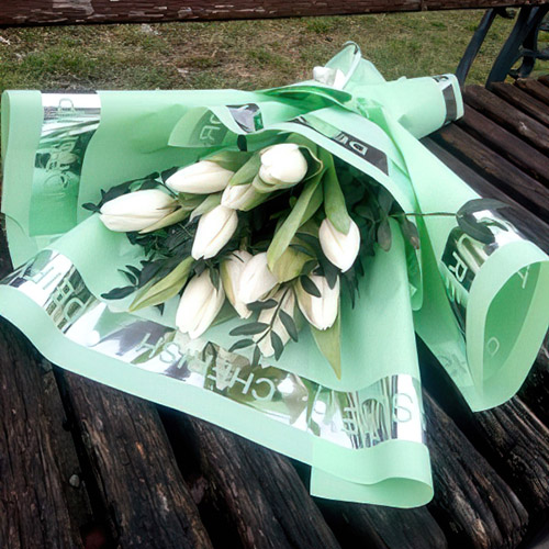 9 білих тюльпанів фото