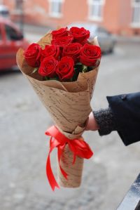 9 червоних троянд у Трускавці фото