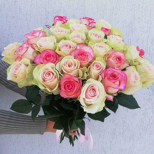 букет бело-розовых роз фото