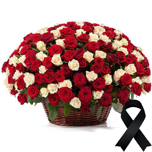 Фото товара 100 червоно-білих троянд у кошику в Трускавце