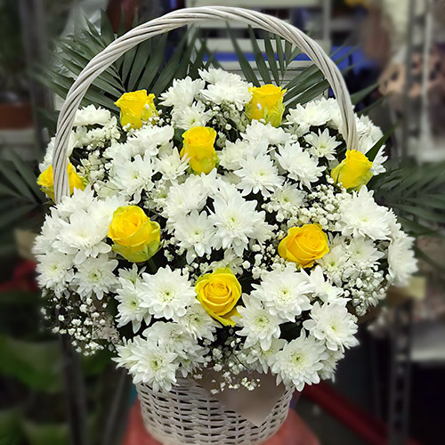 Фото товара Кошик "Білі хризантеми, жовті троянди" в Трускавце