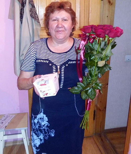 букет красных роз и конфеты в Трускавце фото