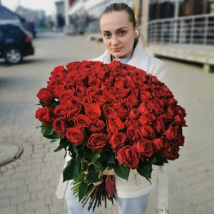 Великий букет роз 101 червона троянда у Трускавці фото