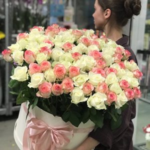 101 белая и розовая роза в Трускавце фото