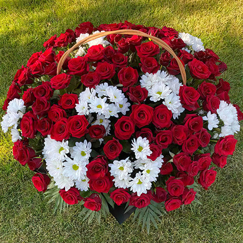 Фото товара - большая корзина цветов на похороны