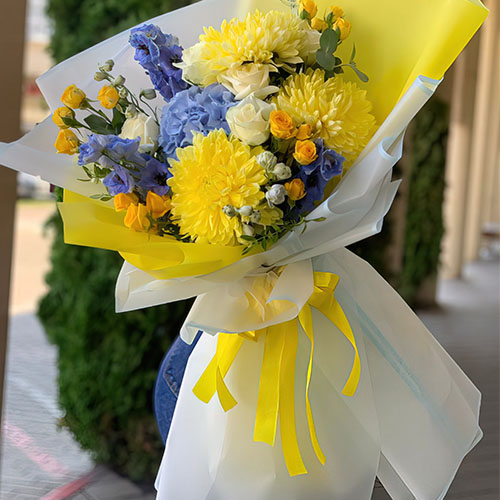 Фото товару - великий букет квітів у квітах прапора України