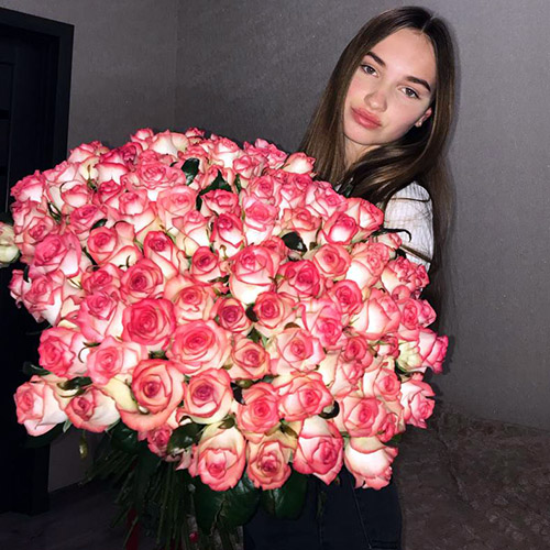 букет бело-розовых роз Джумилия фото